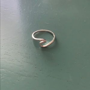 I am selling a wave ring